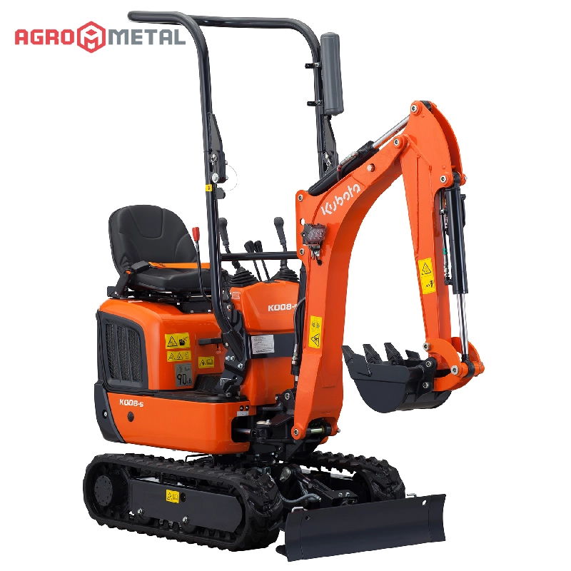 Minikoparka Kubota K008-5 widok z przodu z prawej strony
